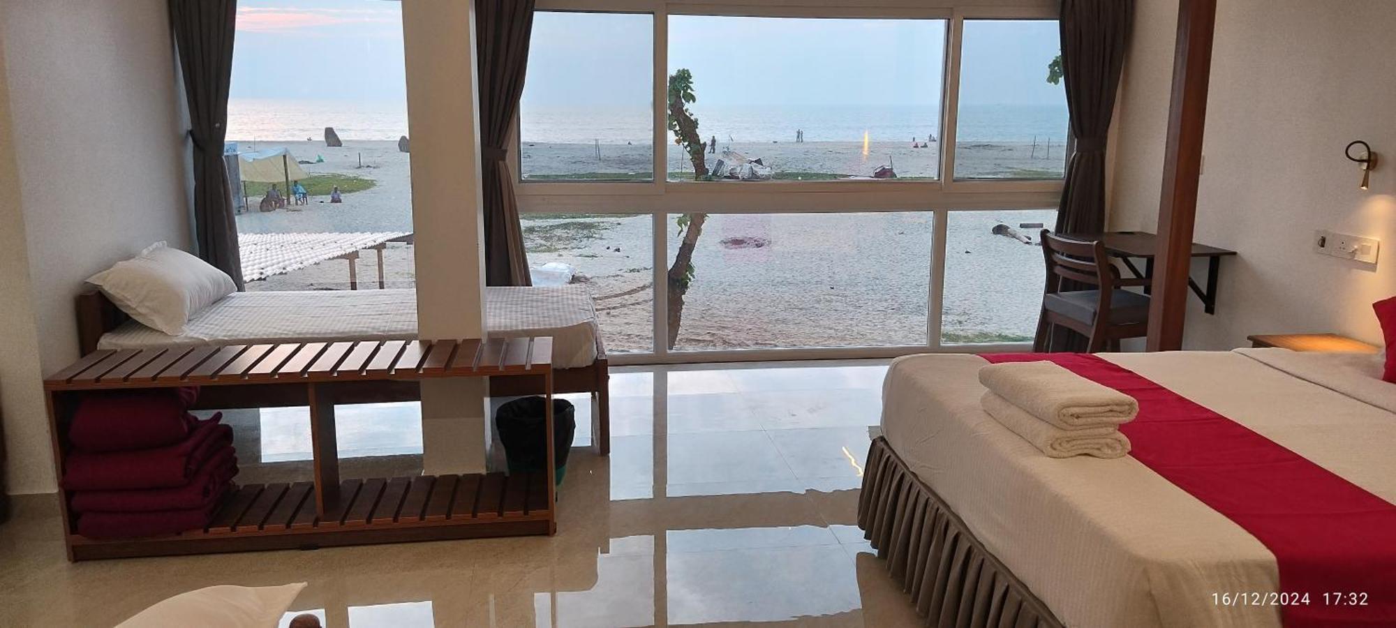 Alleppey Holiday Beach Resort Alappuzha Extérieur photo