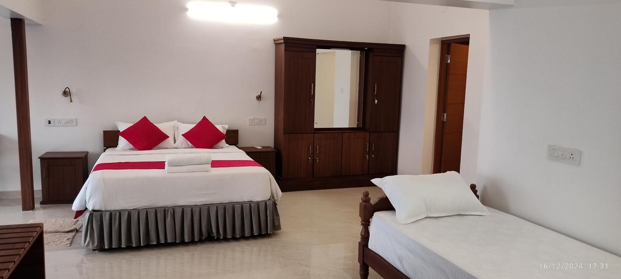 Alleppey Holiday Beach Resort Alappuzha Extérieur photo