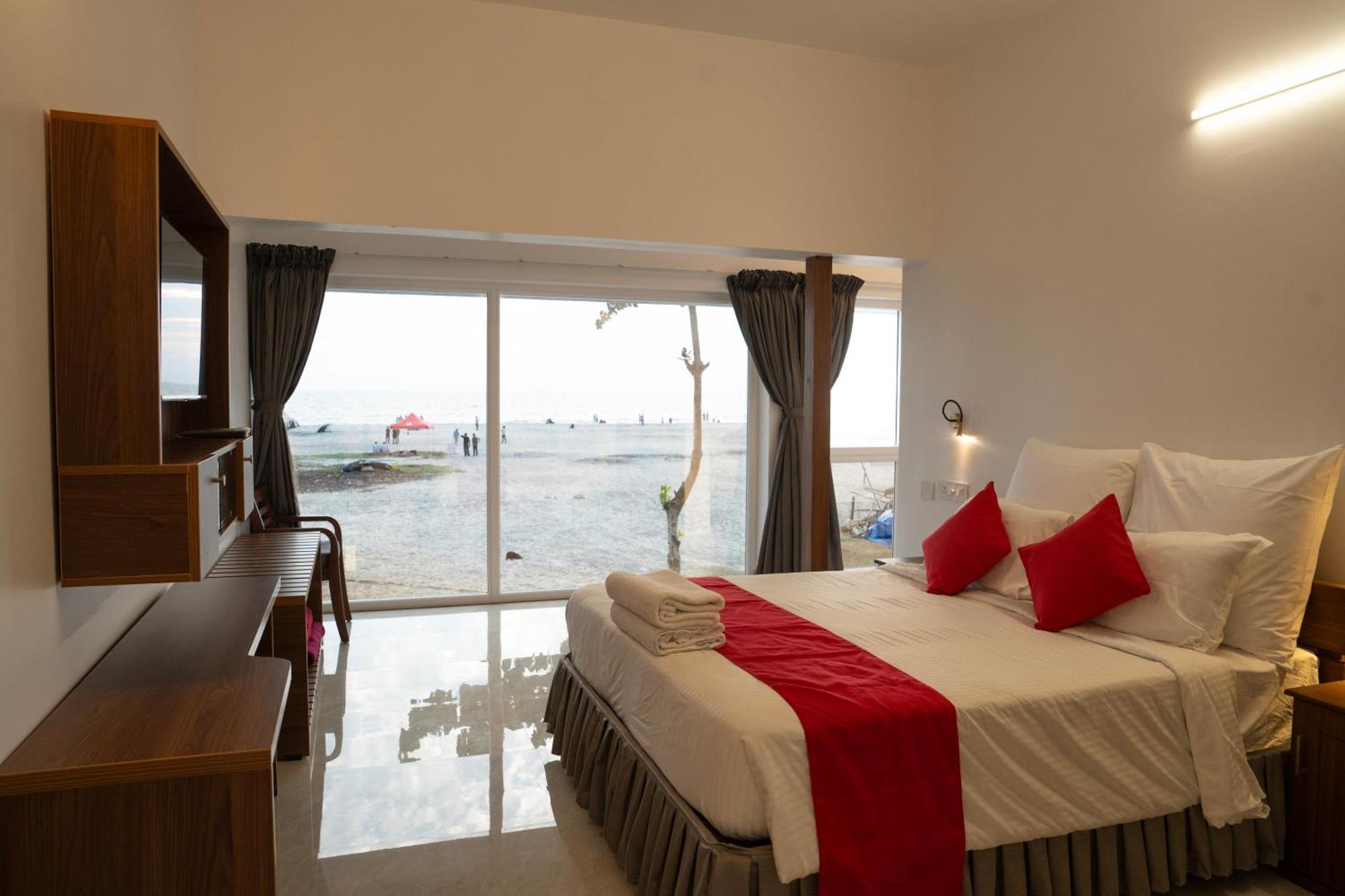 Alleppey Holiday Beach Resort Alappuzha Extérieur photo